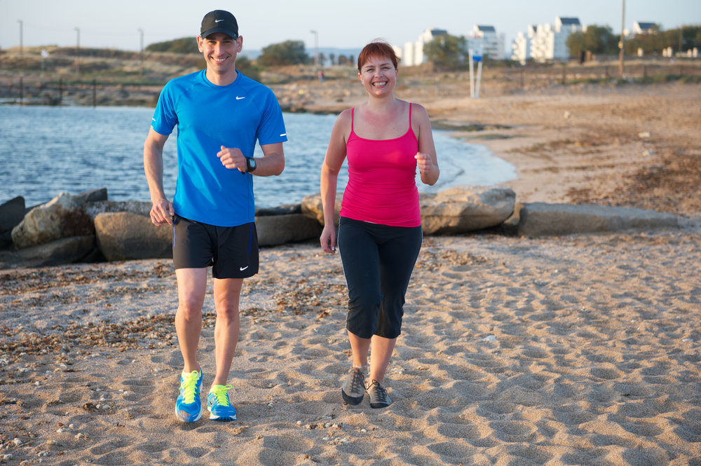 אימון כושר להרזיה - אימון הליכה אישי בחוף הים