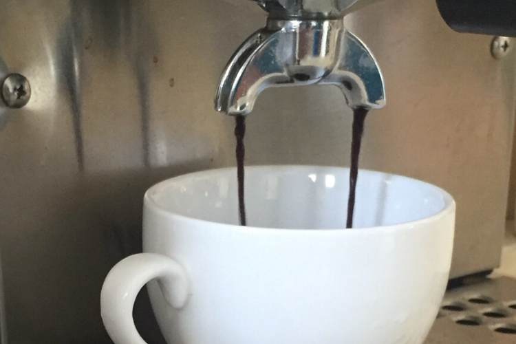 אימון כושר להרזיה - צריכת קפאין יתרונות מול חסרונות